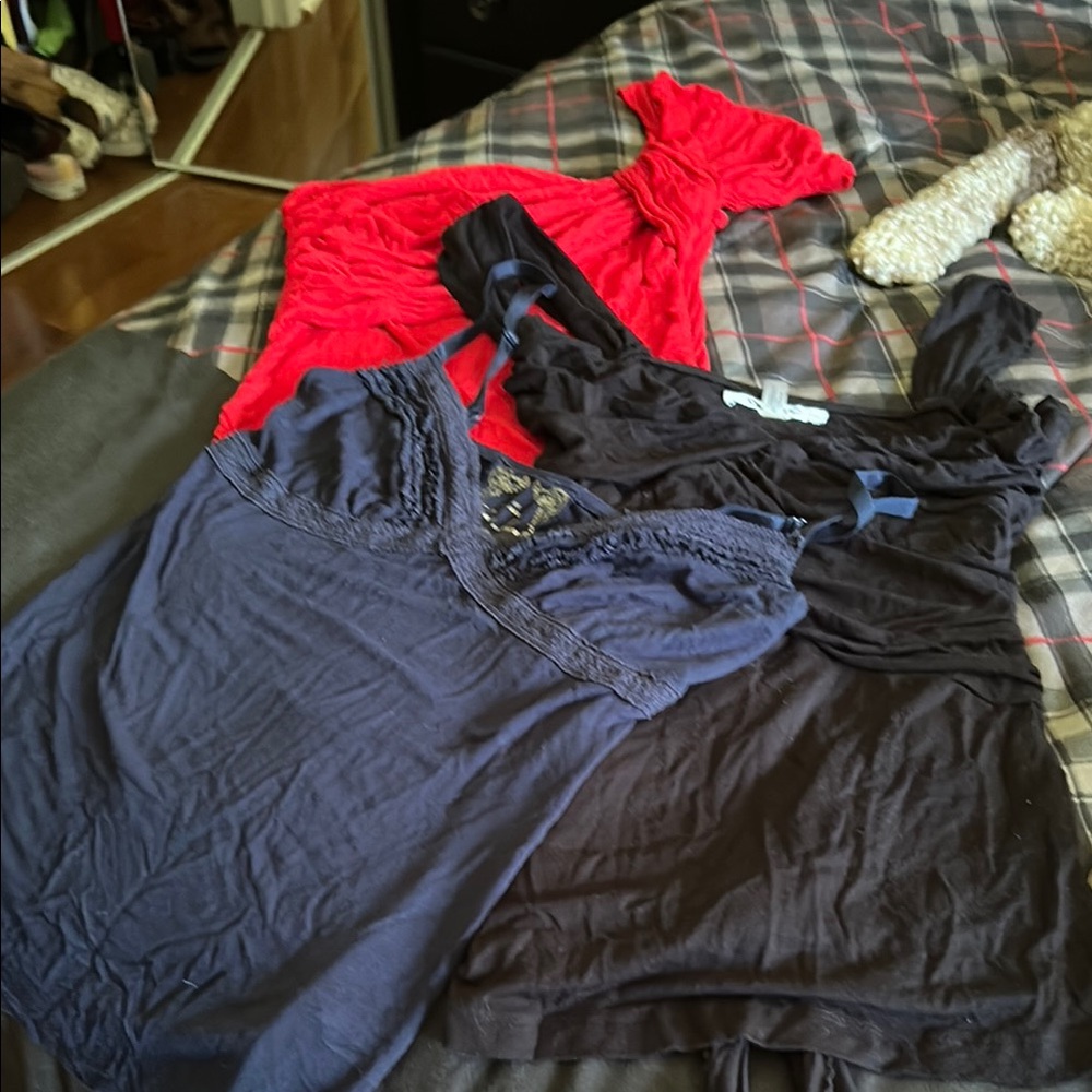 Guess Women's Top blue and 2 other designers - Red and Black,package